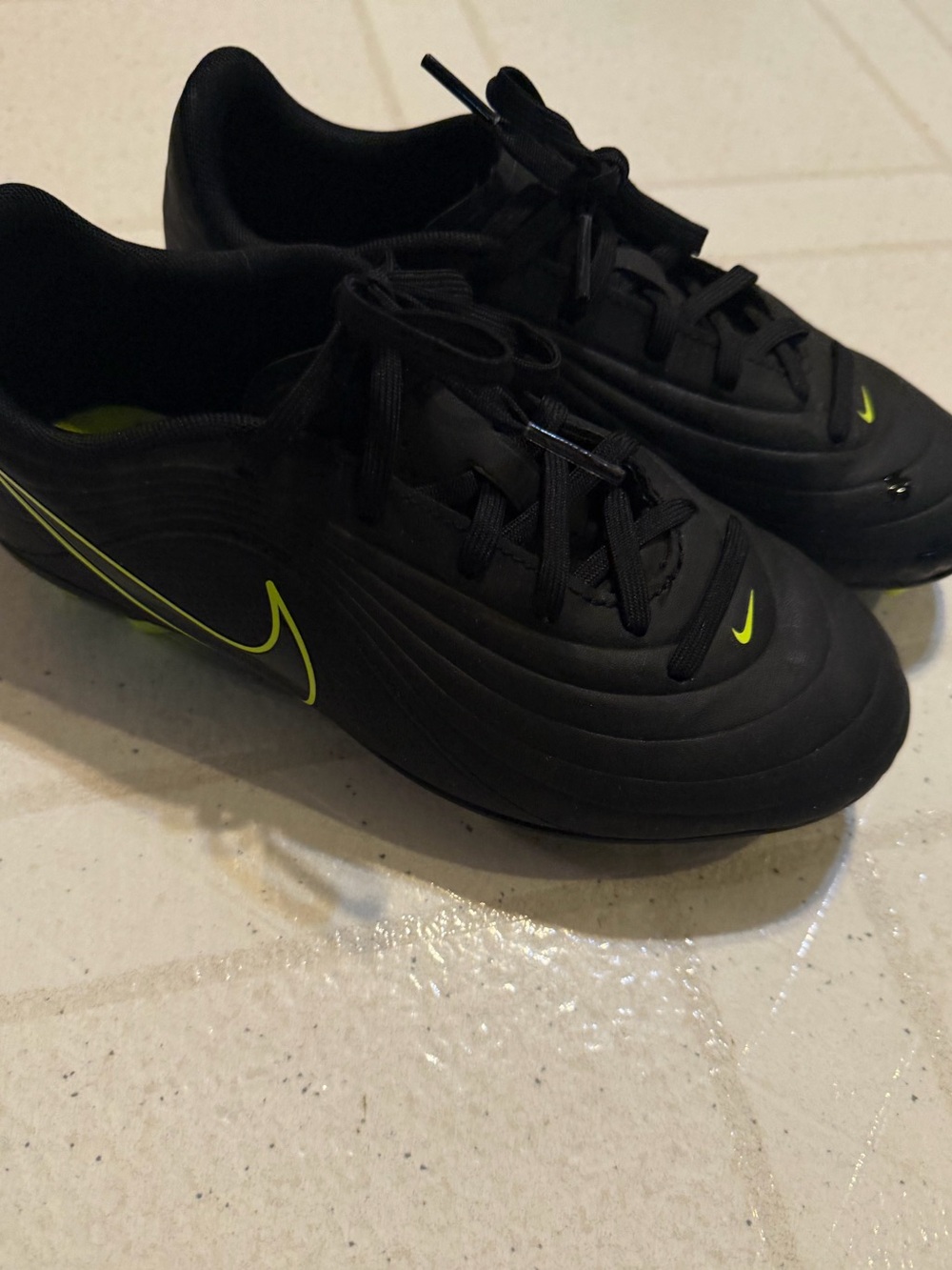 Nike Black Soccer Cleats with Yellow size 5Y